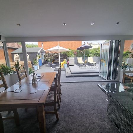 ווסטון סופר מארה Dungarvon House B&B, Hot Tub, Garden, Summerhouse, Electric Vehicle Point , 3 Bedroom Options מראה חיצוני תמונה